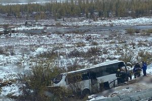 Четыре человека находятся в тяжелом состоянии после ДТП с автобусом в Якутии