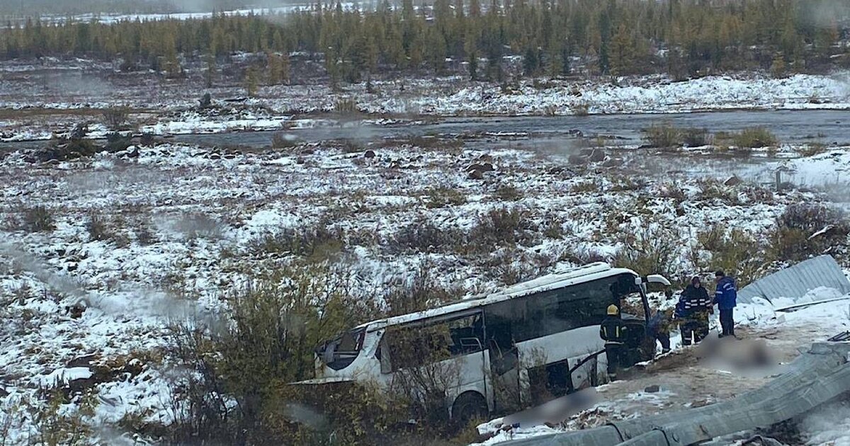 Четыре человека находятся в тяжелом состоянии после ДТП с автобусом в Якутии