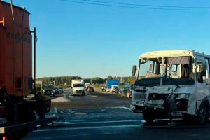 Число пострадавших в ДТП с бензовозом и автобусом на Урале выросло до 10