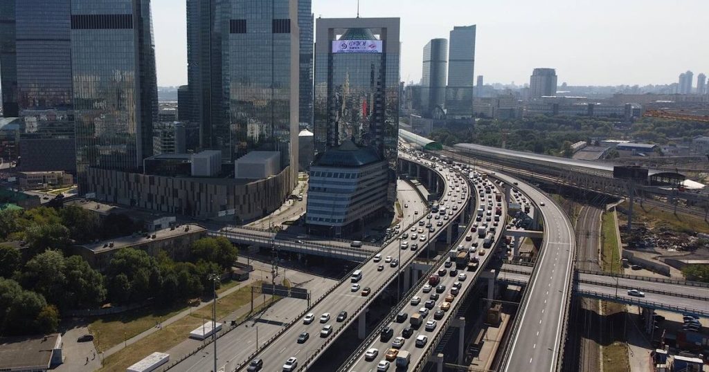 Дептранс Москвы предупредил о раннем вечернем разъезде
