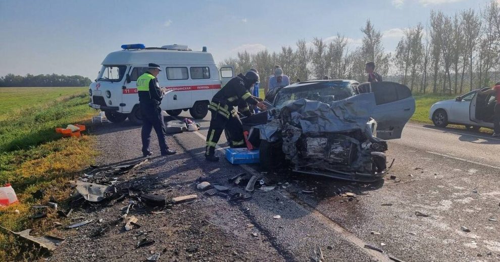 Два человека погибли в ДТП с тремя автомобилями в Башкирии
