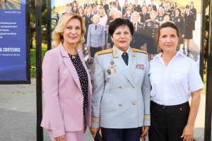 фотовыставка женщин в погонах раскрывает связь трех поколений