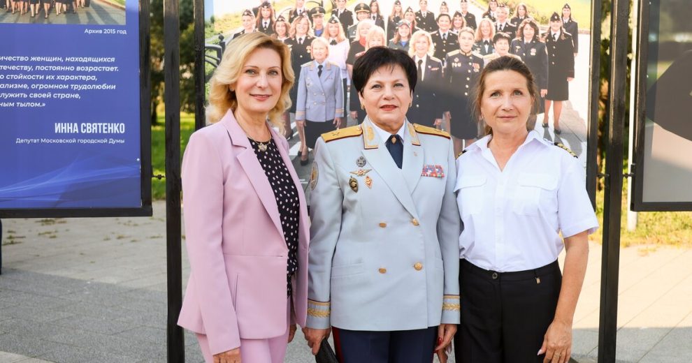 фотовыставка женщин в погонах раскрывает связь трех поколений