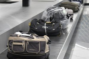 Ирландская авиакомпания призвала пассажиров отказаться от чемоданов темных цветов