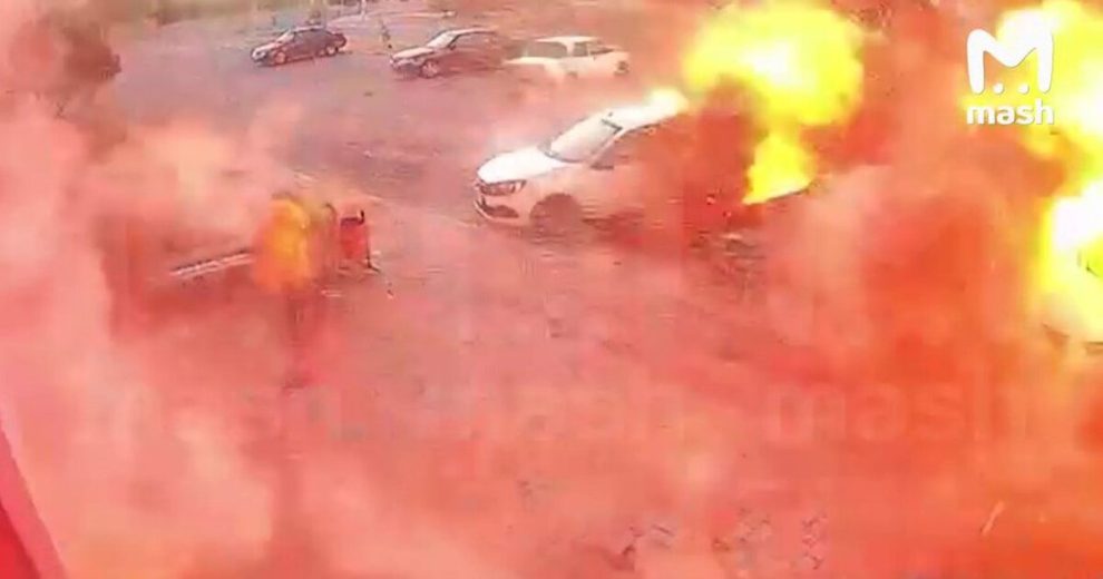 Момент удара ВСУ по парковке в Белгороде попал на видео