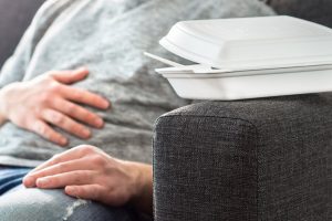Можно ли смотреть телевизор во время еды