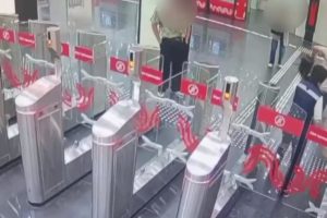 Мужчина избил пассажира на станции метро “Кленовый бульвар”
