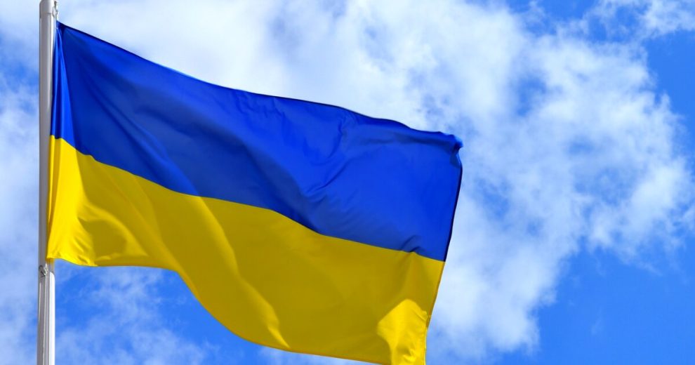 на Украине подожгли три машины военных и четыре релейных шкафа