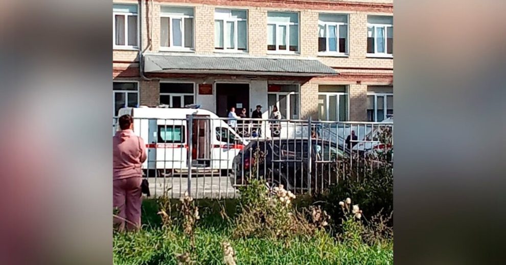 Напавший на учеников и педагогов в школе Челябинска пытался покончить с собой
