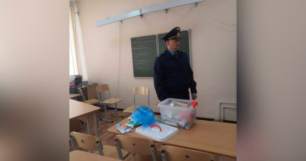 Напавший на учеников подросток пронес в школу Челябинска муляж пистолета