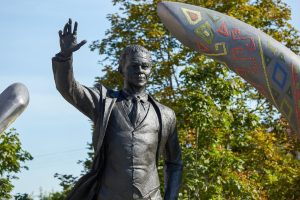Памятник экс-президенту ЮАР Нельсону Манделе открыт в Москве