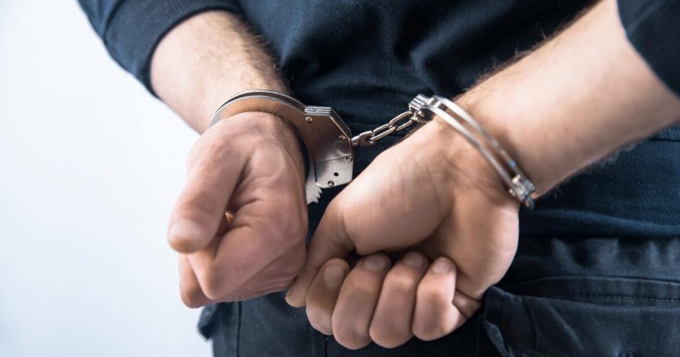 Полиция задержала подозреваемого в хищении 9 млн рублей у пенсионера из ТиНАО