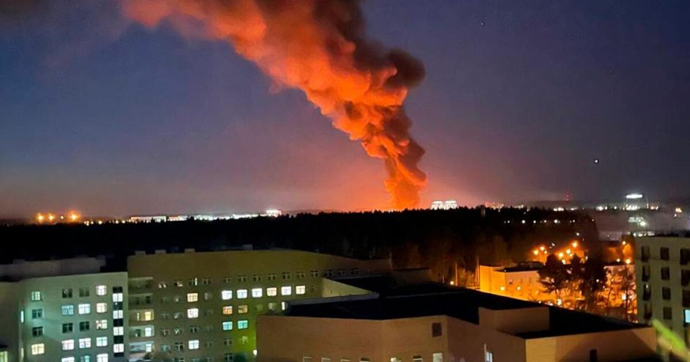 Пожар произошел рядом с депо Крюково в Москве