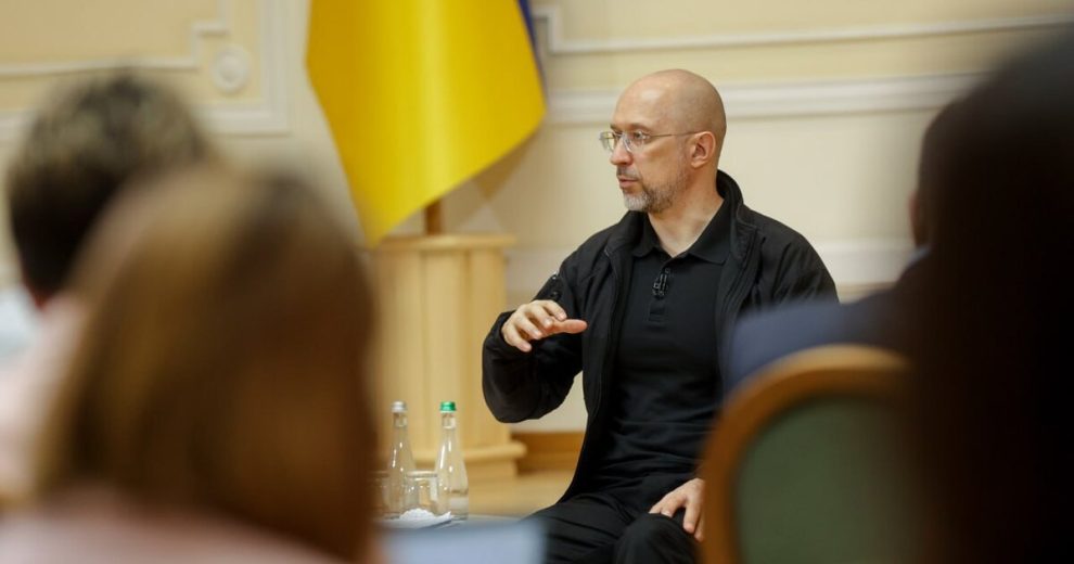 Премьер Украины Шмыгаль заявил об уничтожении почти всех ТЭЦ, обслуживающих Харьков