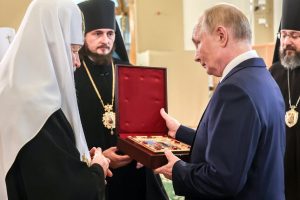 Путин получил от патриарха Кирилла икону Александра Невского