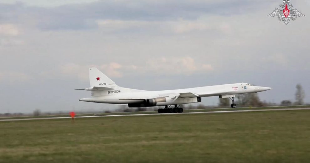 Ракетоносцы Ту-160 выполнили полет над водами Баренцева и Норвежского морей
