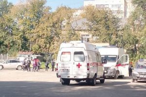 Школьник напал на учеников и учителей в школе Челябинска