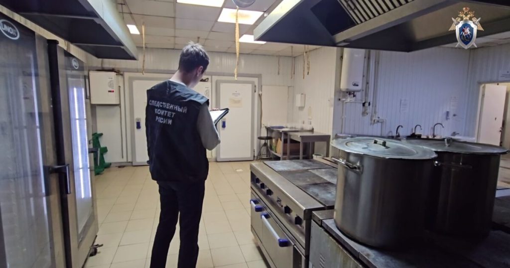 СК возбудил дело после отравления обедами на избирательных участках Петербурга