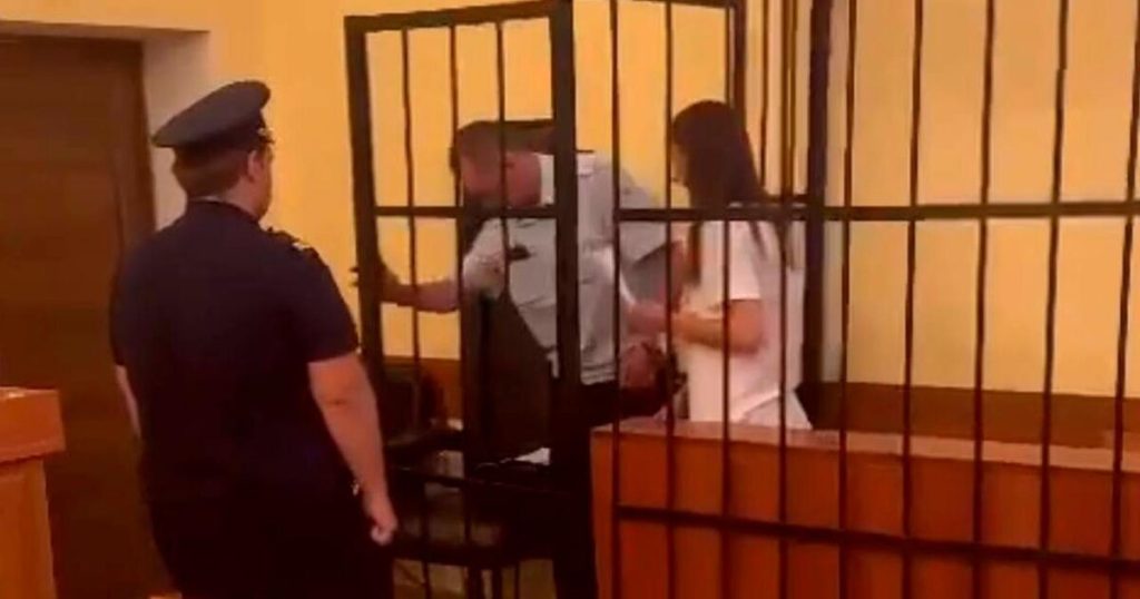 Суд арестовал жительницу Подмосковья за нападение на журналиста “Известий”