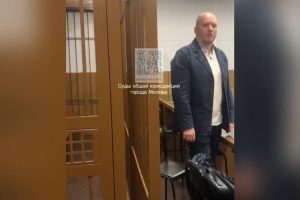 Суд назначил запрет определенных действий кинорежиссеру Петрухину