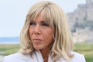суд Парижа приговорил двух француженок к штрафу за клевету на супругу Макрона