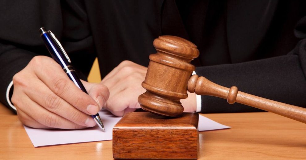Суд в Литве вынес приговор бросившему коктейль Молотова в здание посольства РФ