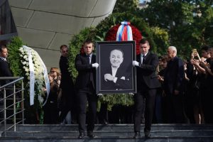 Телеведущего Александра Маслякова похоронили на Новодевичьем кладбище