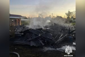 Трое мужчин погибли при пожаре в дачном доме под Вологдой