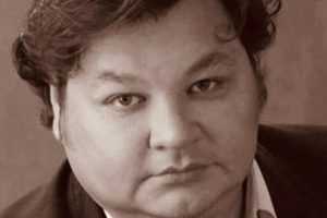 умер сыгравший священника в мюзикле “Нотр-Дам де Пари” актер Александр Голубев