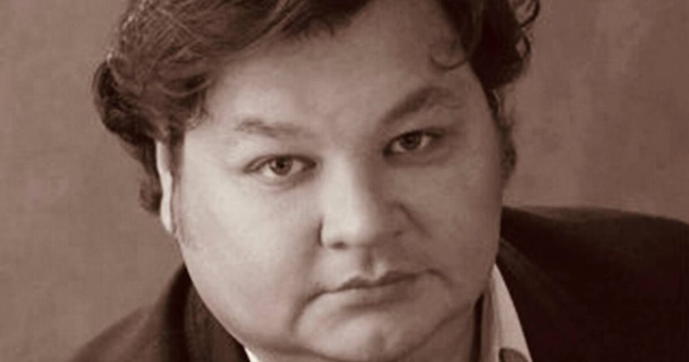 умер сыгравший священника в мюзикле “Нотр-Дам де Пари” актер Александр Голубев