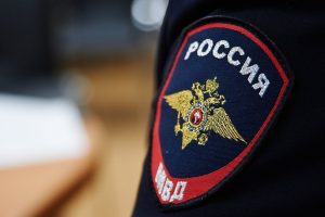 в Москве мужчина связал скотчем и избил девушку за предложение расстаться
