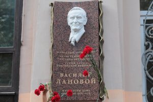 В Москве открыли мемориальную доску народному артисту СССР Василию Лановому
