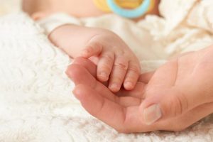 В Великобритании женщина родила одного ребенка дважды