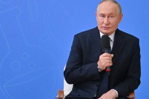 Владимир Путин признался, что обычно спит по шесть часов