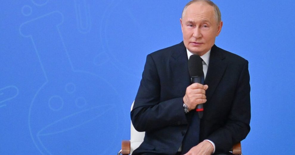 Владимир Путин признался, что обычно спит по шесть часов