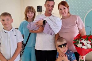 Во Владивостоке женщина родила девочку с рекордно большим весом