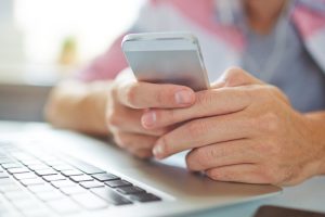 Житель Омска лишился 2,4 млн рублей после знакомства с девушкой в соцсетях